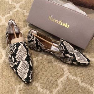 Like New Franco Sarto Flats, Women’s size 8, black/white/gray snakeskin print